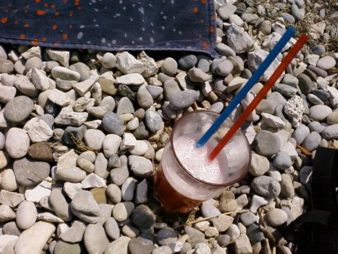 Kall dricka, ett måste på stranden